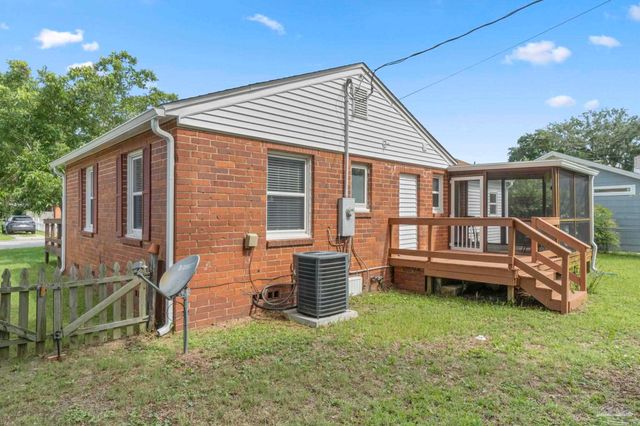 306 SE Kalash Rd, Pensacola, FL 32507