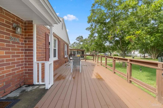 306 SE Kalash Rd, Pensacola, FL 32507