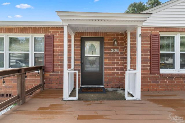 306 SE Kalash Rd, Pensacola, FL 32507