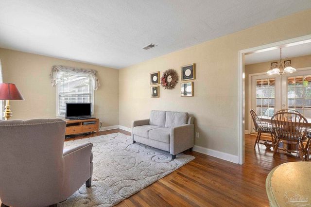 306 SE Kalash Rd, Pensacola, FL 32507