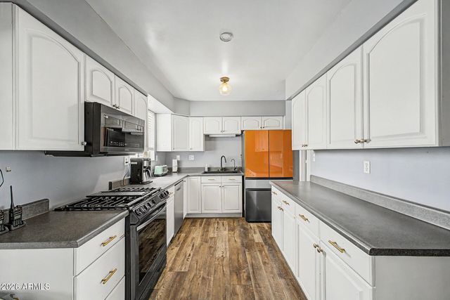 2037 W STATE Avenue, Phoenix, AZ 85021