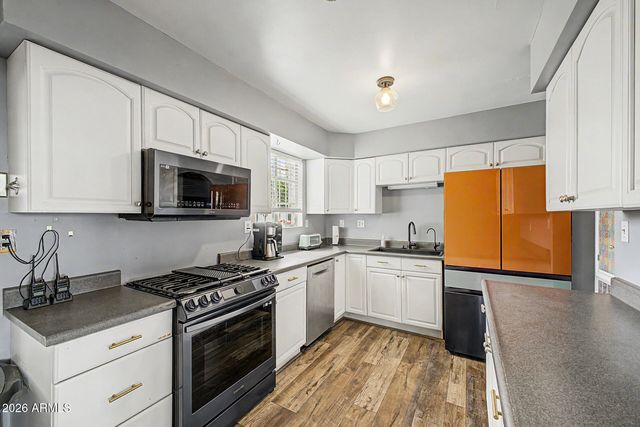 2037 W STATE Avenue, Phoenix, AZ 85021