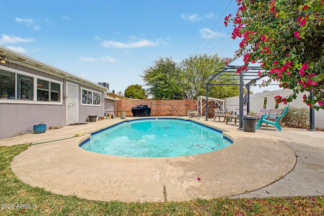 2037 W STATE Avenue, Phoenix, AZ 85021