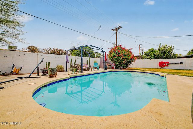 2037 W STATE Avenue, Phoenix, AZ 85021