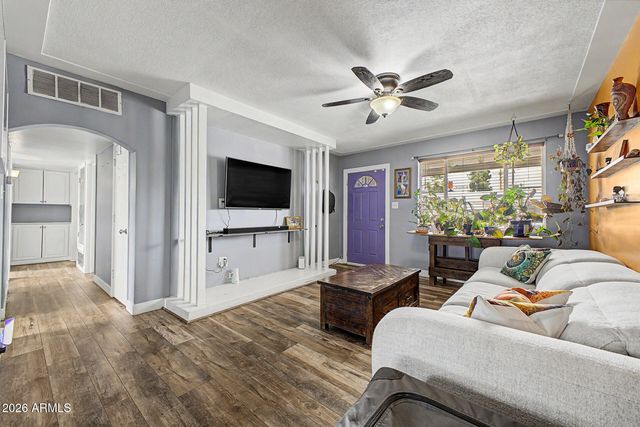 2037 W STATE Avenue, Phoenix, AZ 85021