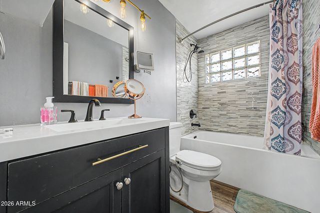 2037 W STATE Avenue, Phoenix, AZ 85021