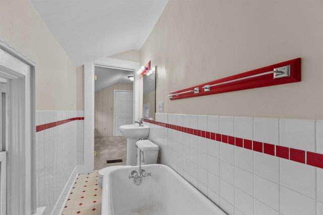 819 OTTER AVENUE, Oshkosh, WI 54901