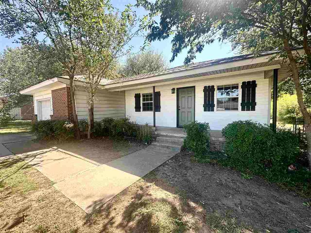 2206 NW Lindy Ave, Lawton, OK 73505