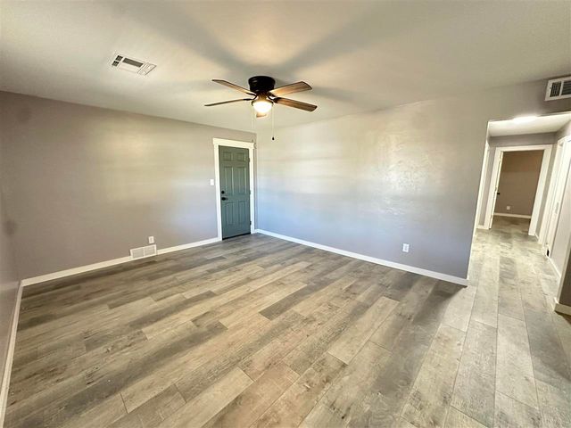 2206 NW Lindy Ave, Lawton, OK 73505