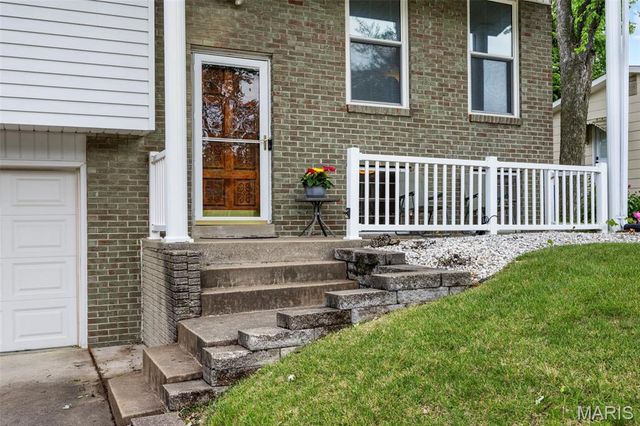 2904 Headland Drive, St Charles, MO 63301