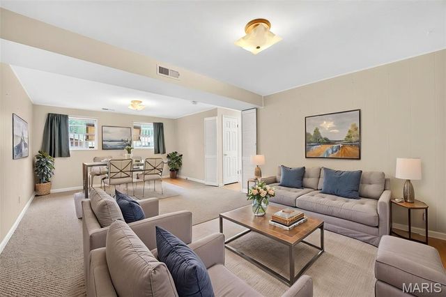 2904 Headland Drive, St Charles, MO 63301