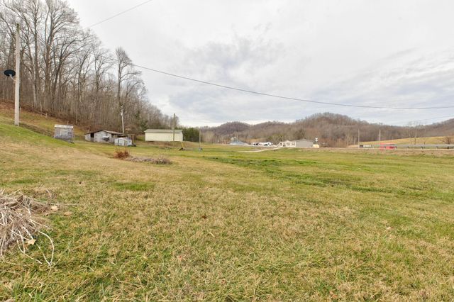 25 Calk Lake Road, Jeffersonville, KY 40337