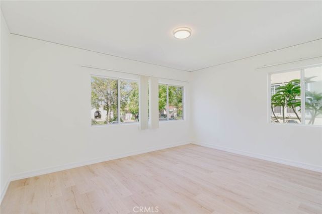 2007 W Kenneth Road, Glendale, CA 91201