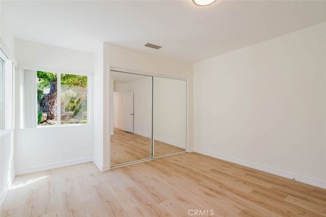 2007 W Kenneth Road, Glendale, CA 91201