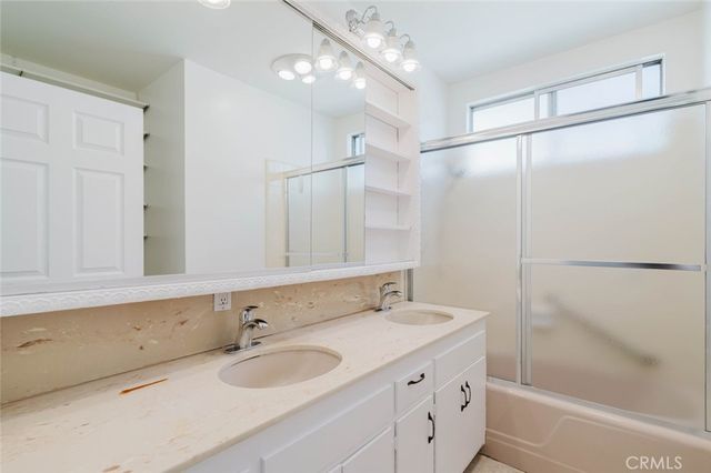 2007 W Kenneth Road, Glendale, CA 91201