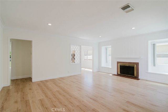 2007 W Kenneth Road, Glendale, CA 91201