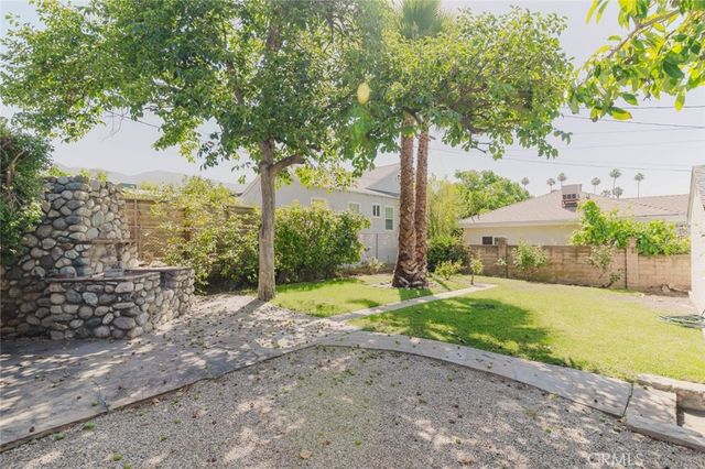 2007 W Kenneth Road, Glendale, CA 91201