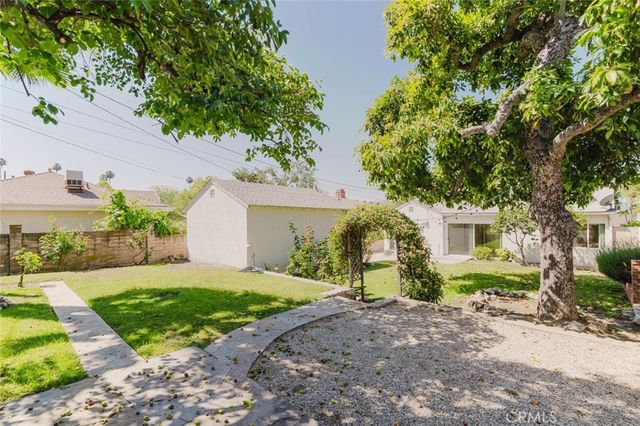 2007 W Kenneth Road, Glendale, CA 91201