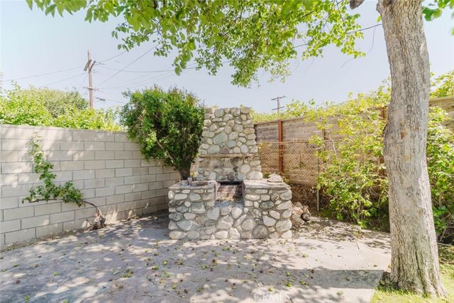2007 W Kenneth Road, Glendale, CA 91201
