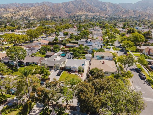 2007 W Kenneth Road, Glendale, CA 91201