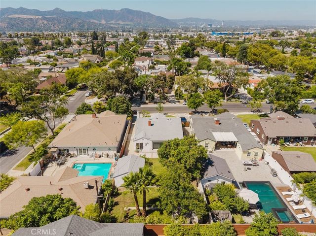 2007 W Kenneth Road, Glendale, CA 91201