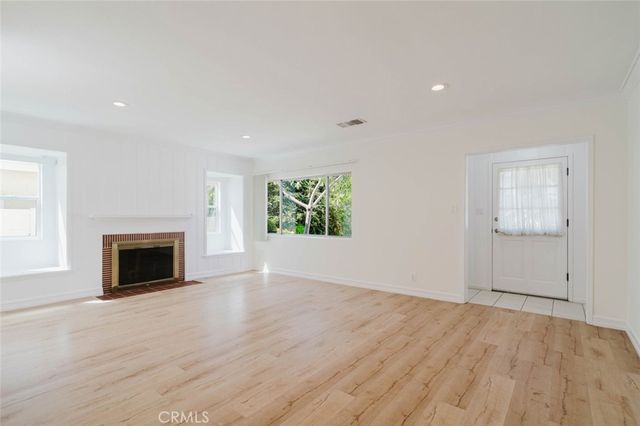 2007 W Kenneth Road, Glendale, CA 91201
