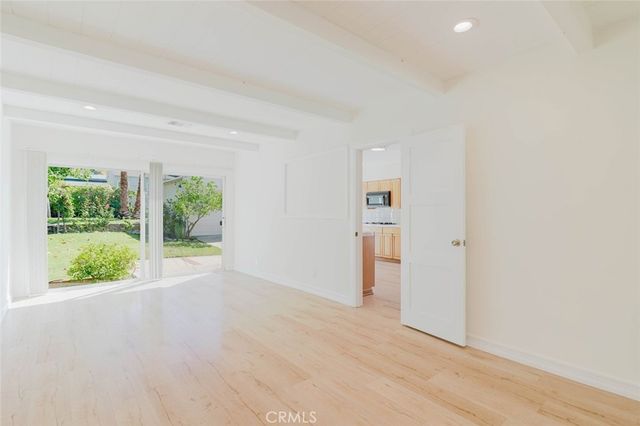 2007 W Kenneth Road, Glendale, CA 91201