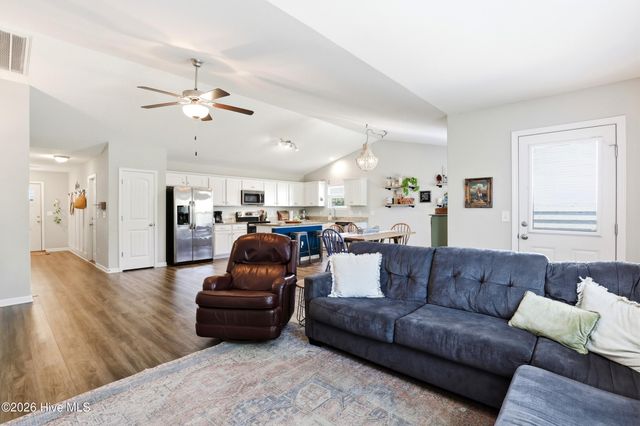 4432 Pinewood Village Drive SE, Southport, NC 28461