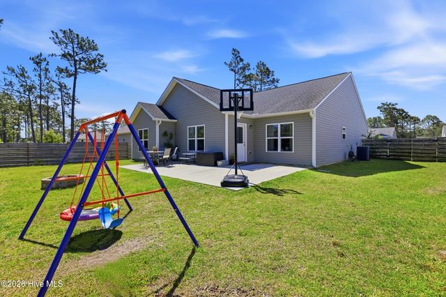 4432 Pinewood Village Drive SE, Southport, NC 28461
