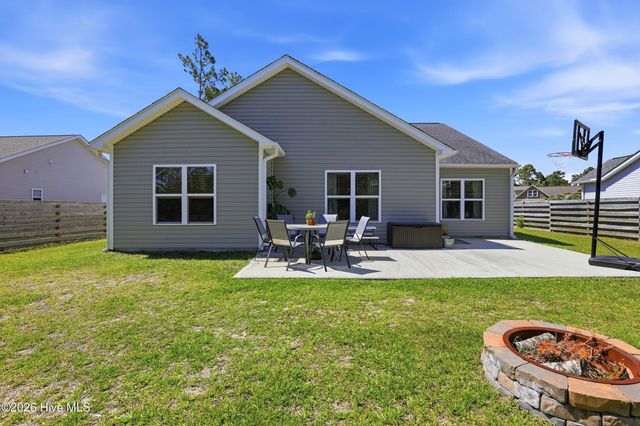 4432 Pinewood Village Drive SE, Southport, NC 28461