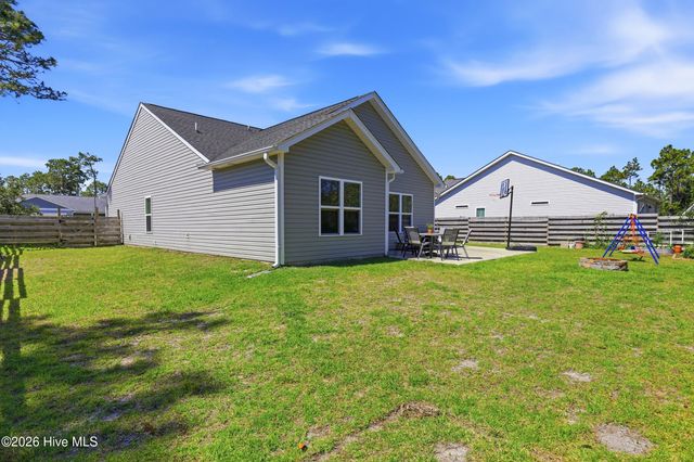 4432 Pinewood Village Drive SE, Southport, NC 28461