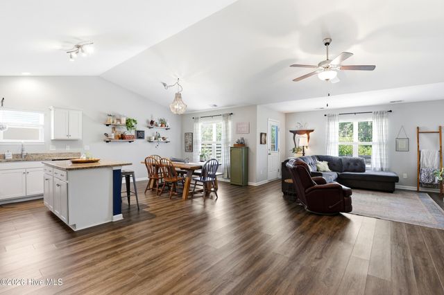 4432 Pinewood Village Drive SE, Southport, NC 28461