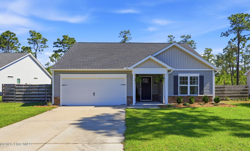 4432 Pinewood Village Drive SE, Southport, NC 28461
