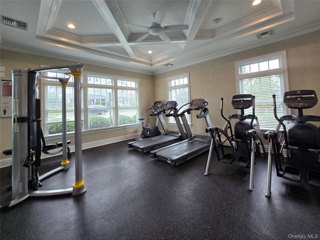 1 Village Green Drive 1, Southampton, NY 11968