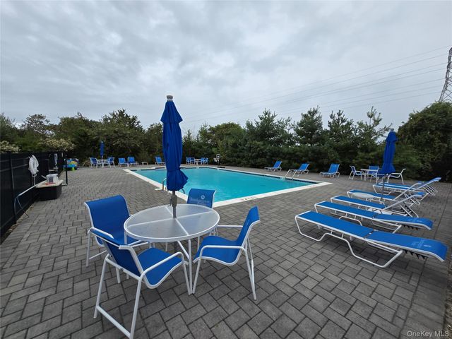 1 Village Green Drive 1, Southampton, NY 11968