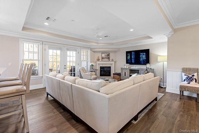 1 Village Green Drive 1, Southampton, NY 11968