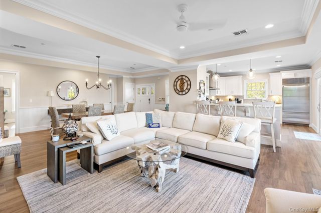 1 Village Green Drive 1, Southampton, NY 11968