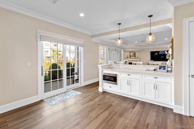 1 Village Green Drive 1, Southampton, NY 11968