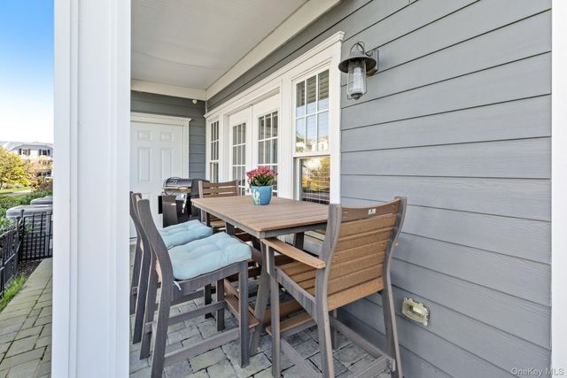 1 Village Green Drive 1, Southampton, NY 11968