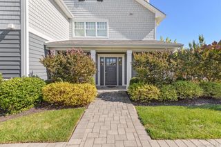 1 Village Green Drive 1, Southampton, NY 11968
