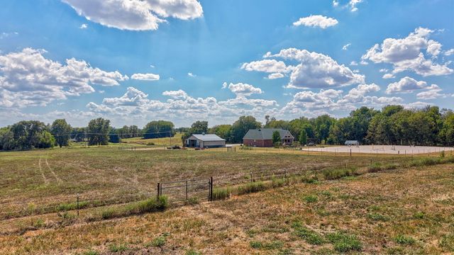 8689 W Farm Rd 194, Republic, MO 65738