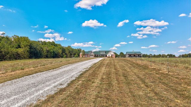 8689 W Farm Rd 194, Republic, MO 65738