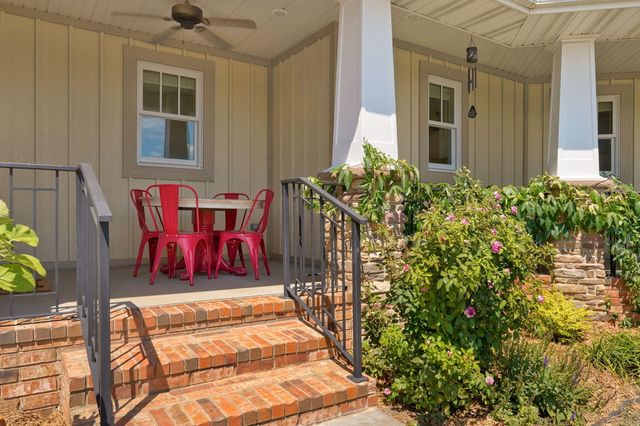 8689 W Farm Rd 194, Republic, MO 65738