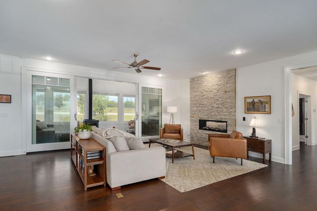 8689 W Farm Rd 194, Republic, MO 65738