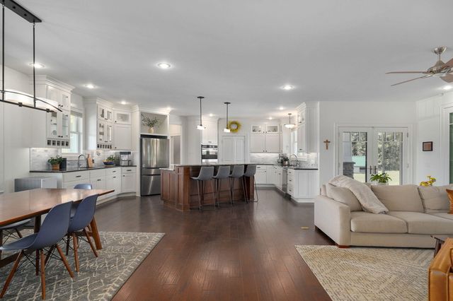 8689 W Farm Rd 194, Republic, MO 65738