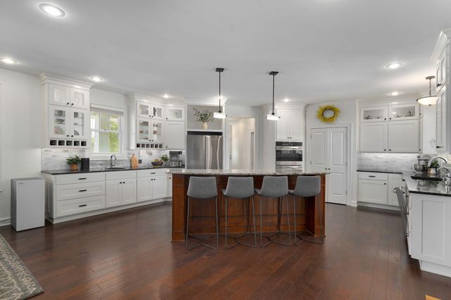 8689 W Farm Rd 194, Republic, MO 65738
