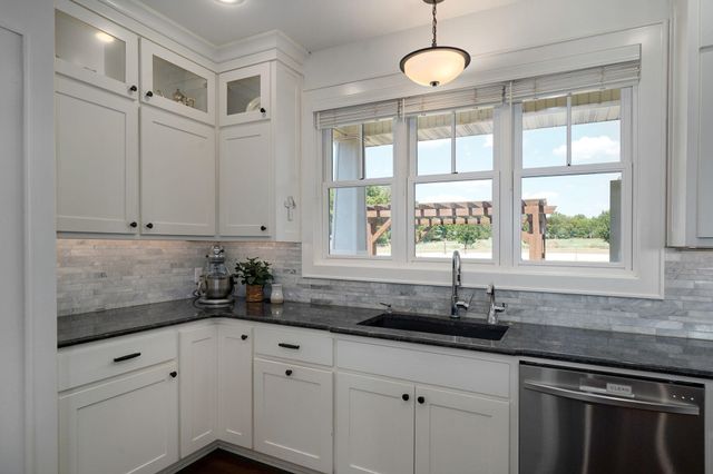 8689 W Farm Rd 194, Republic, MO 65738