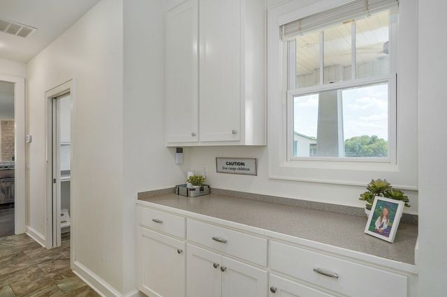 8689 W Farm Rd 194, Republic, MO 65738