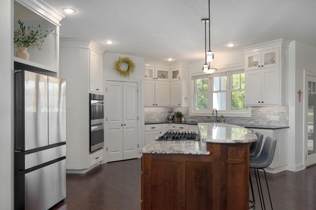 8689 W Farm Rd 194, Republic, MO 65738