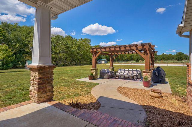 8689 W Farm Rd 194, Republic, MO 65738